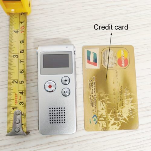 Цифровий диктофон з екраном і кнопками управління