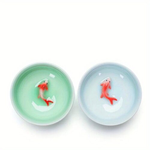 Порцелянова чашка для чаю м’ятного кольору з фігуркою коропа всередині